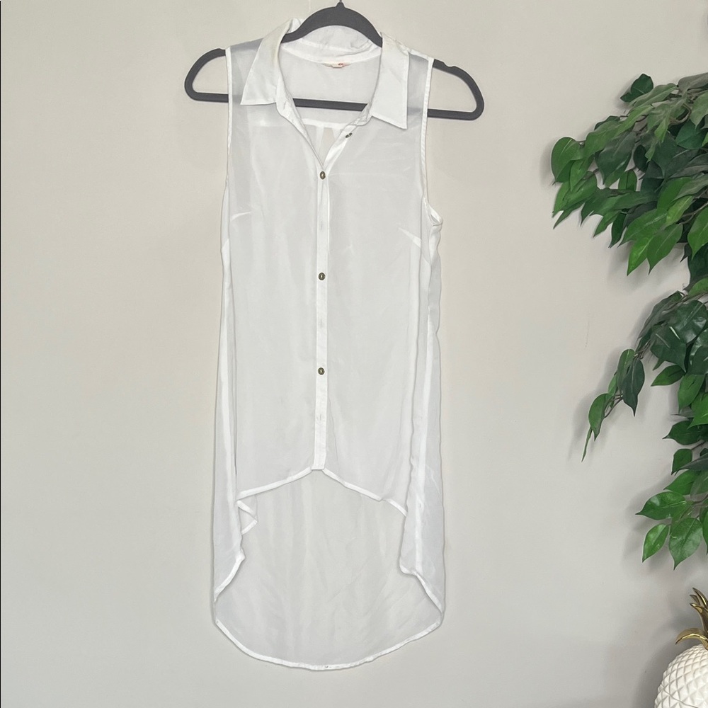 G by Guess Sleeveless White Button-Up Tunic